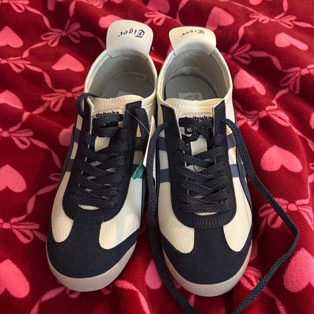 Onitsuka Tiger Navy and White READ description